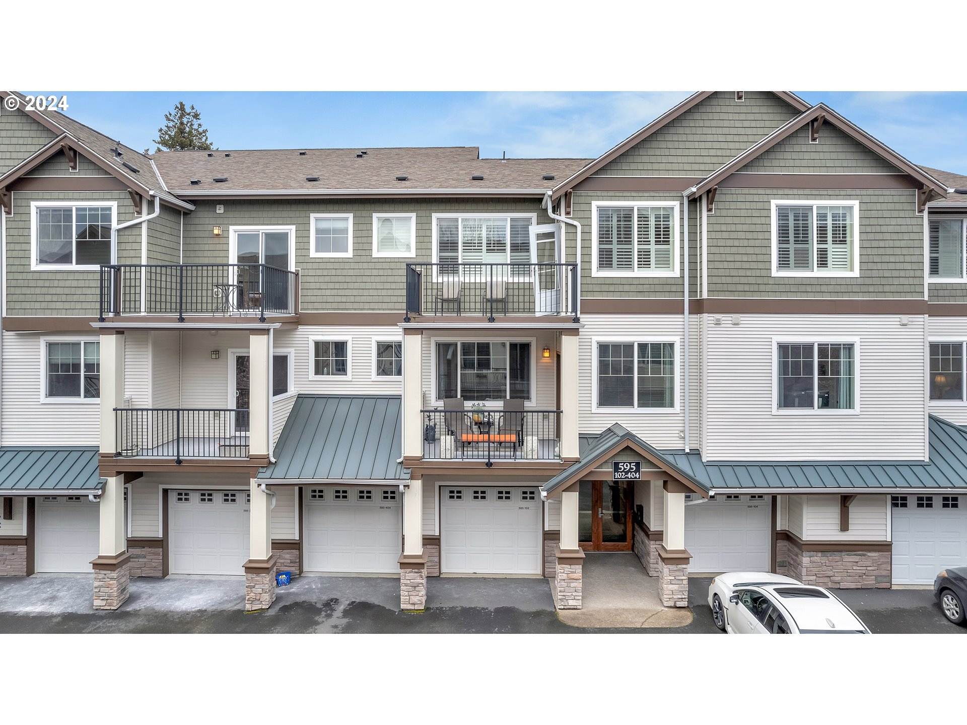 a house view with a outdoor space