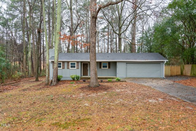 $339,000 | 5804 Woodcrest Drive | Colonial Heights