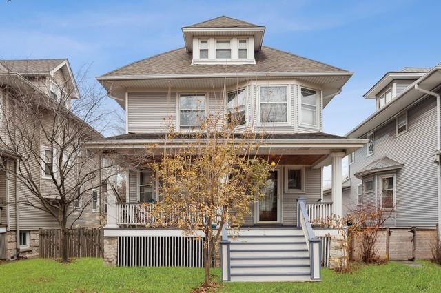 $750,000 | 839 South Elmwood Avenue | Oak Park