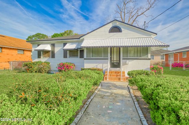 $1,200 | 1963 College Circle South | College Gardens