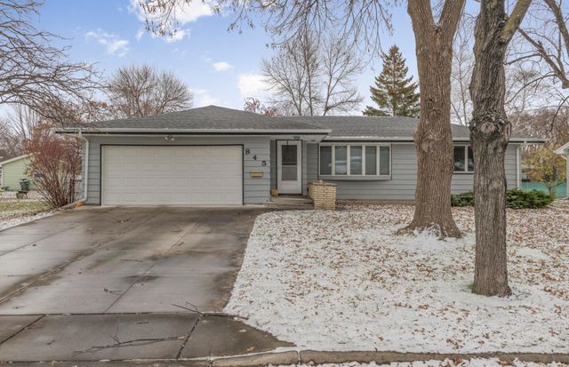 $235,000 | 845 Maple Street Northeast | Hutchinson