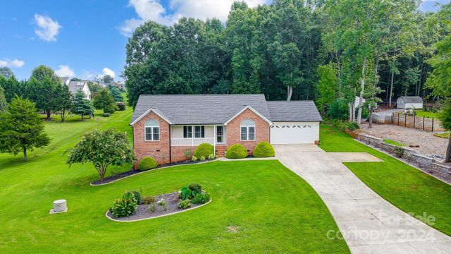 $399,900 | 2497 Carriage Lane | Lincolnton Township - Lincoln County