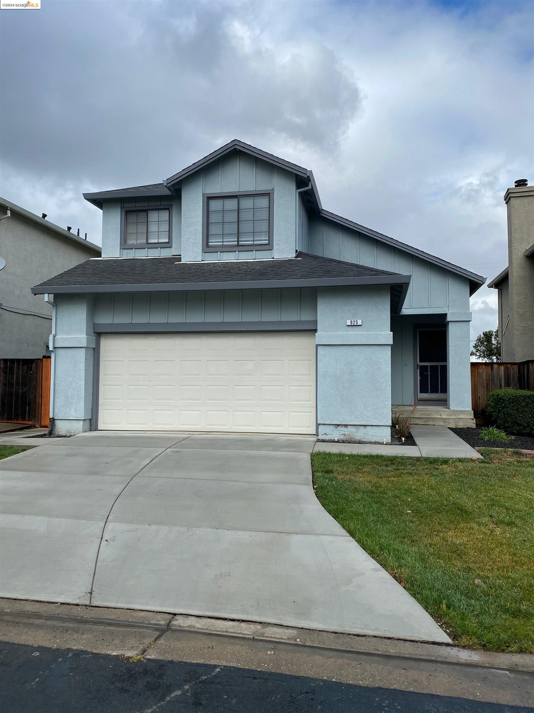 a view of a house with a yard and garage