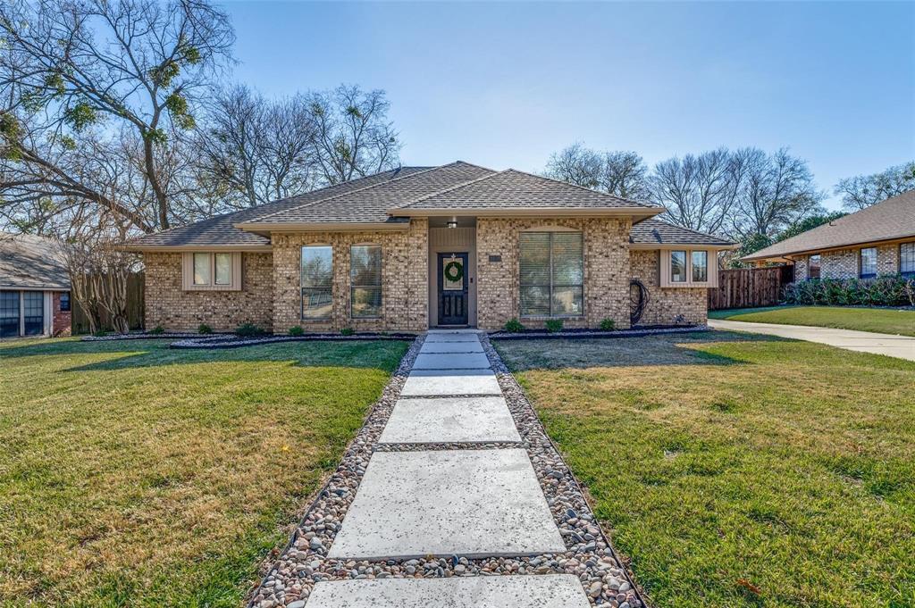 a front view of house with yard