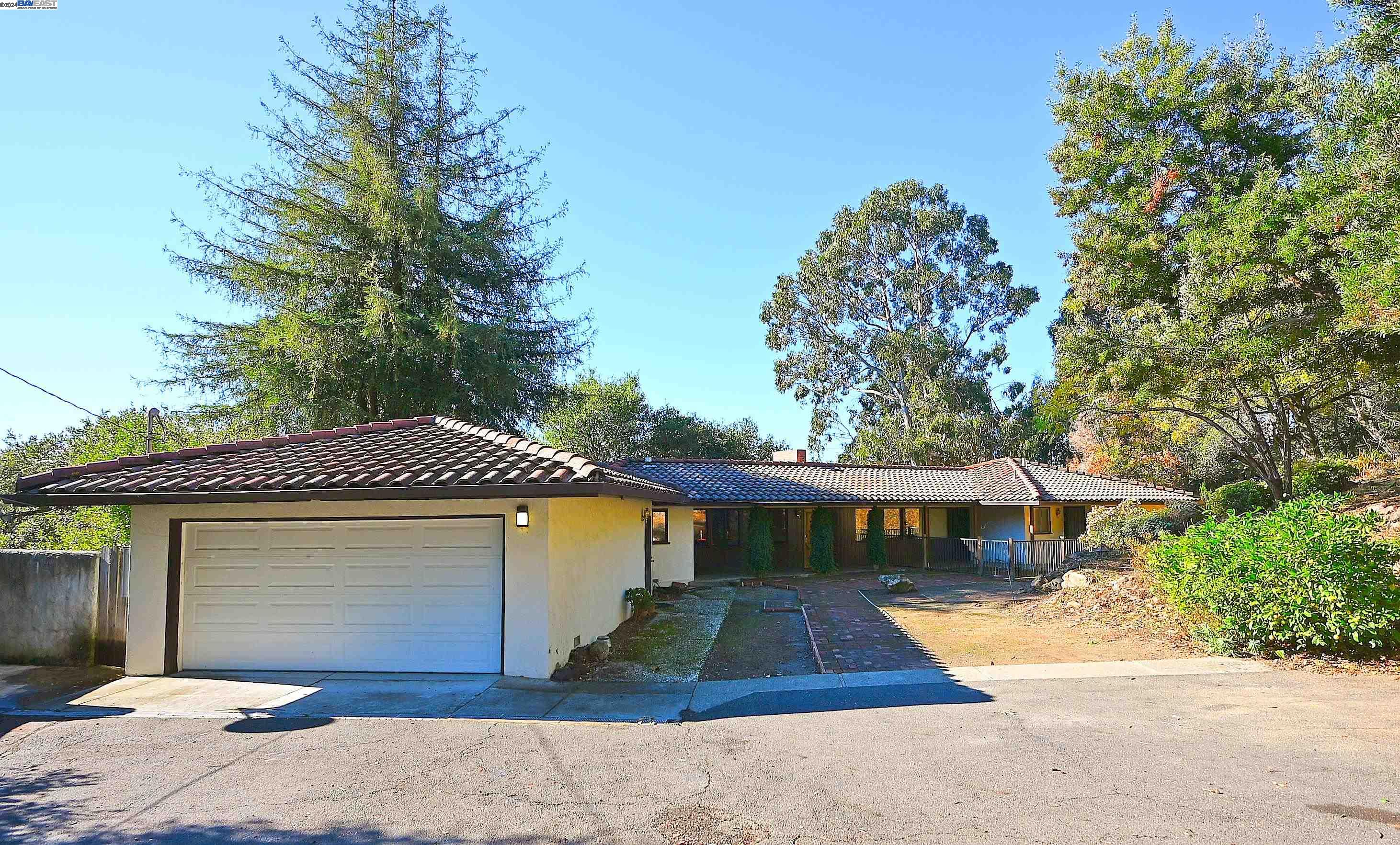 a front view of house with yard