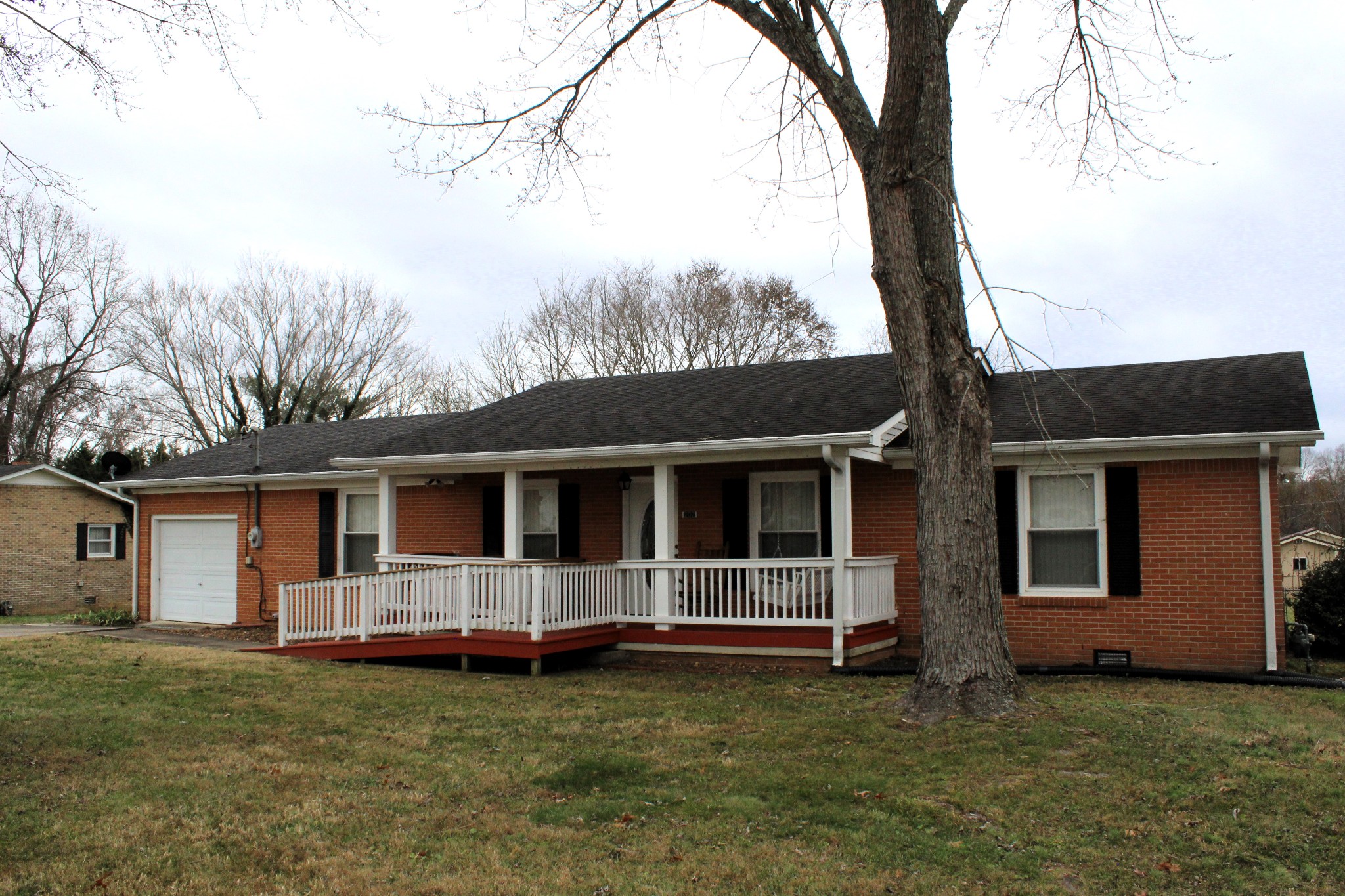 Welcome Home!! This home is ready for it's new owners!! Will that be you?