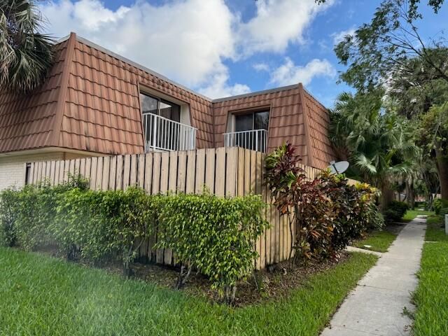 $2,000 | 511 Green Springs Place | The Villages of Palm Beach Lakes