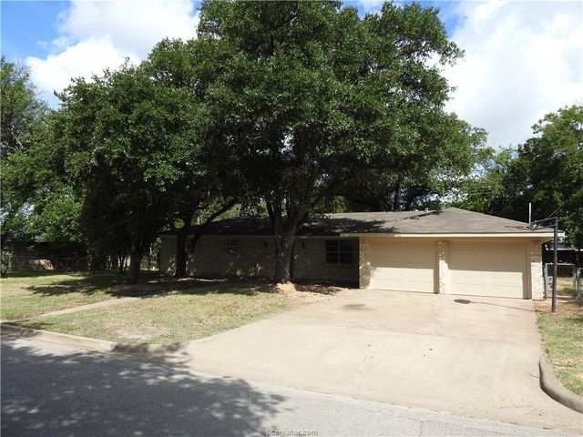 $229,900 | 406 Leslie Drive | Bryan