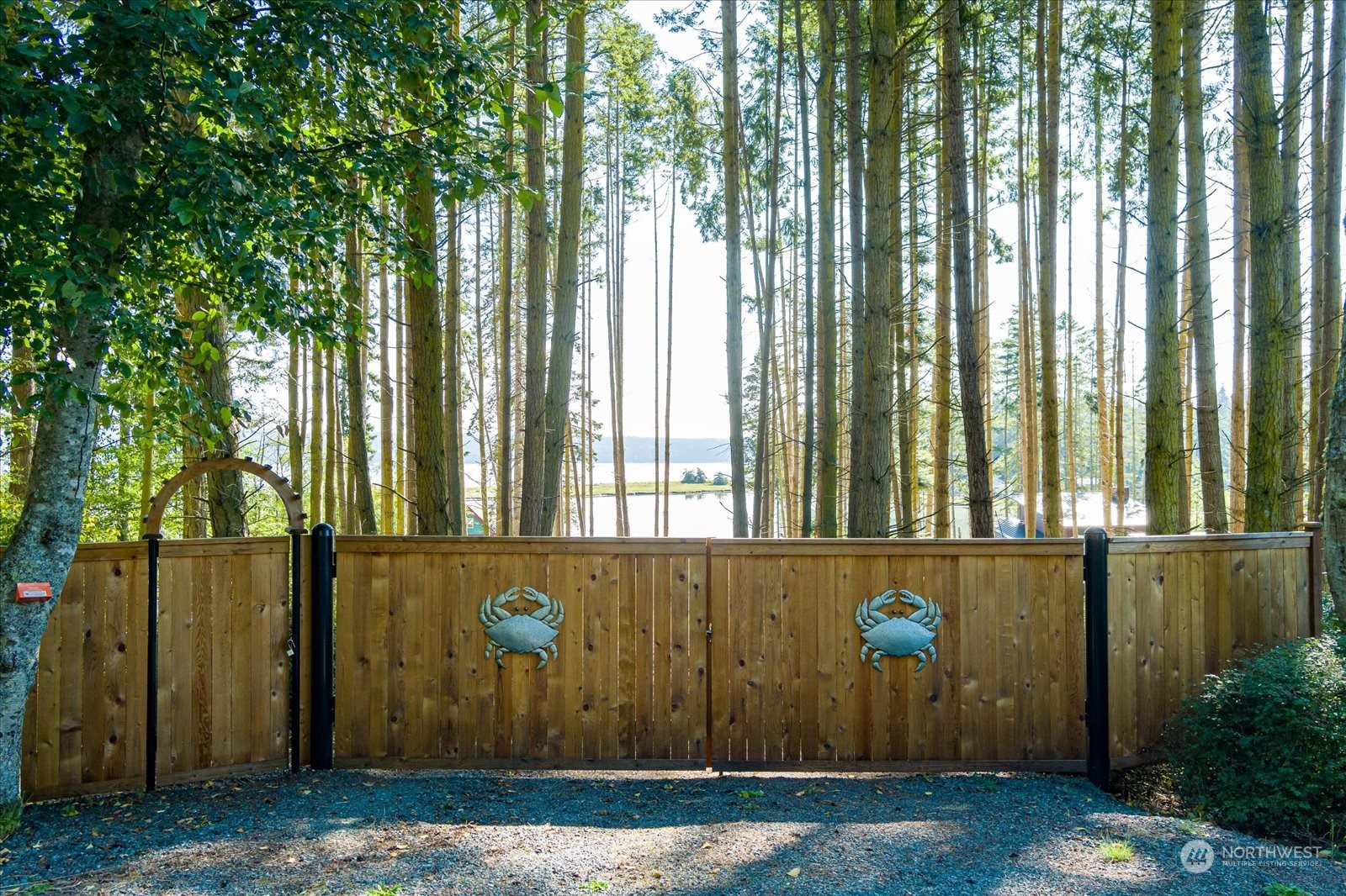 a view of a house with backyard