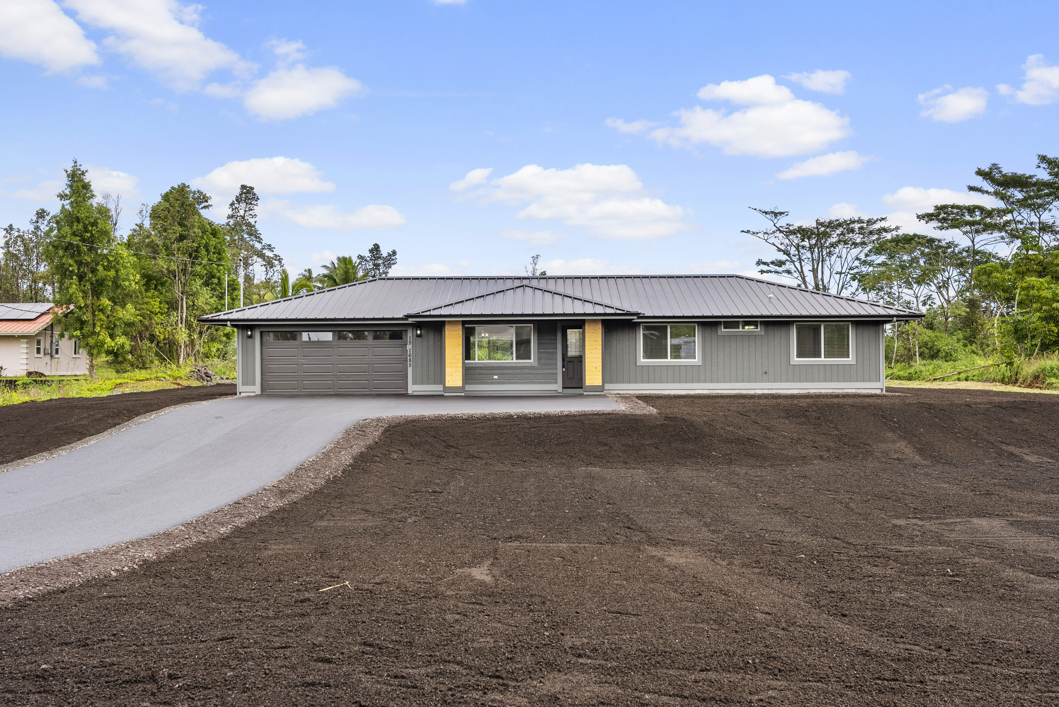 15-1685 10th Avenue
Kea'au, HI 96749
$530,000