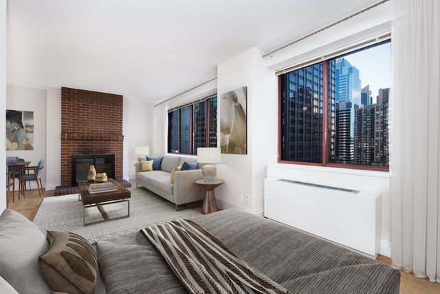 $3,524 | 260 West 52nd Street, Unit 9L | Theater District