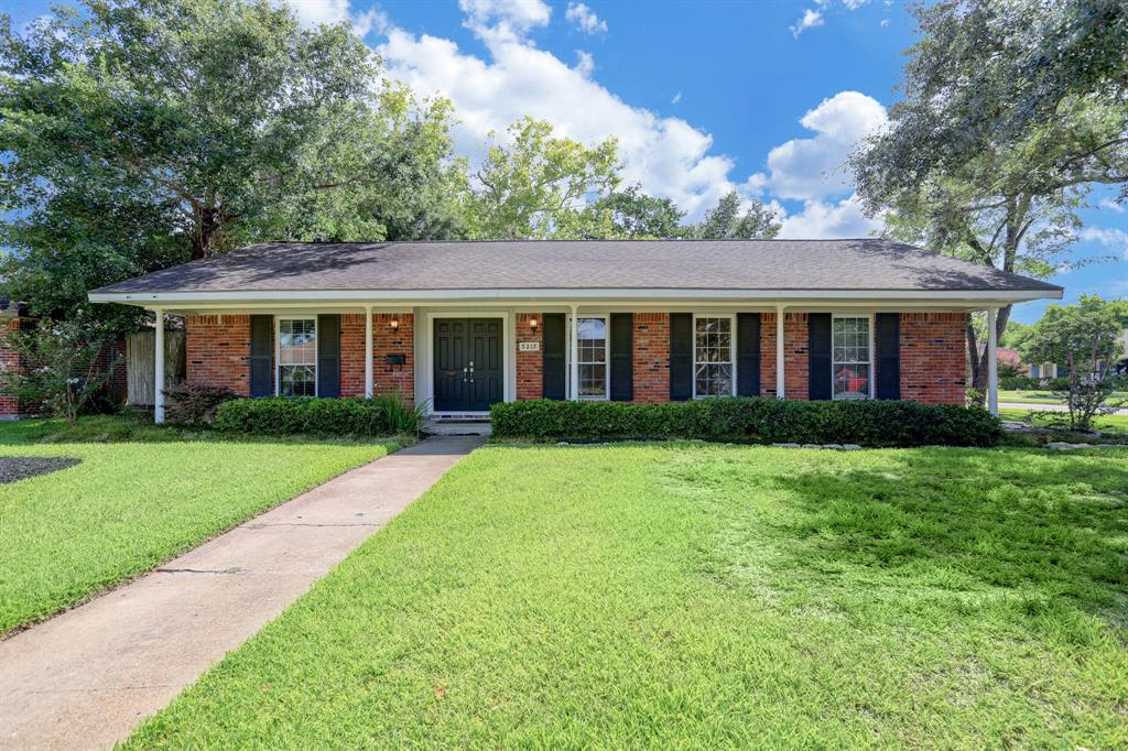 Updated traditional home located on a corner lot, zoned to Kolter Elementary!