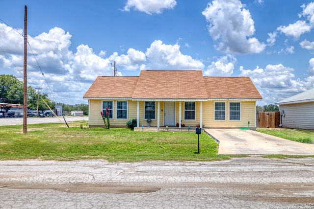 $260,000 | 400 East Brazos Street | Uvalde