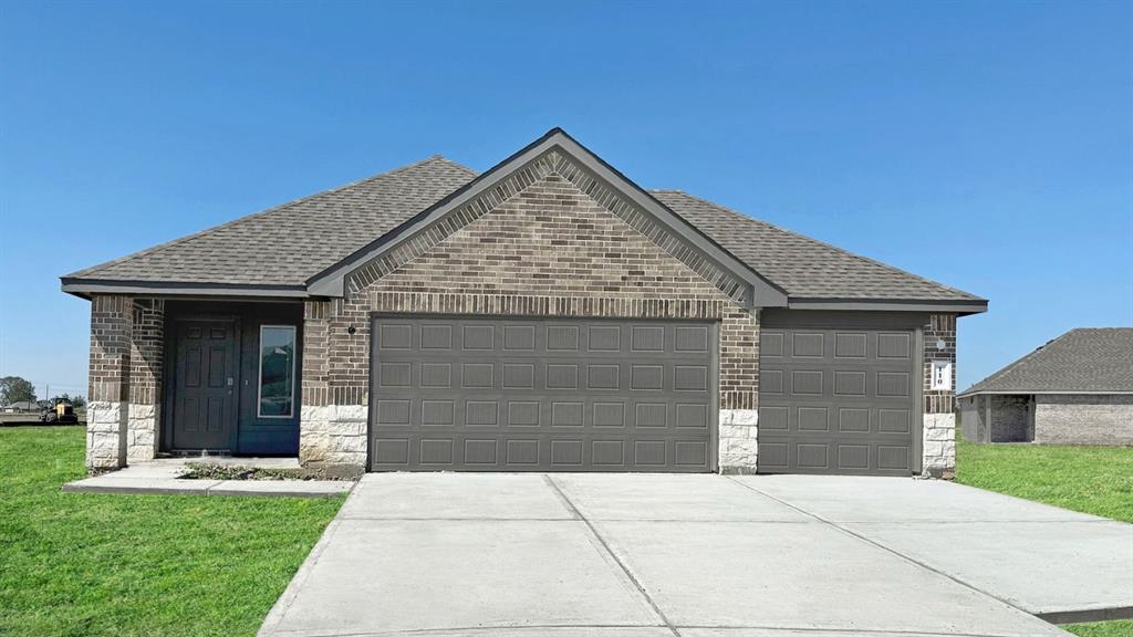 a front view of house with yard