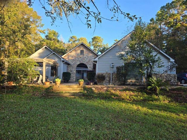 $784,000 | 103 Leah Drive | Conroe Southwest