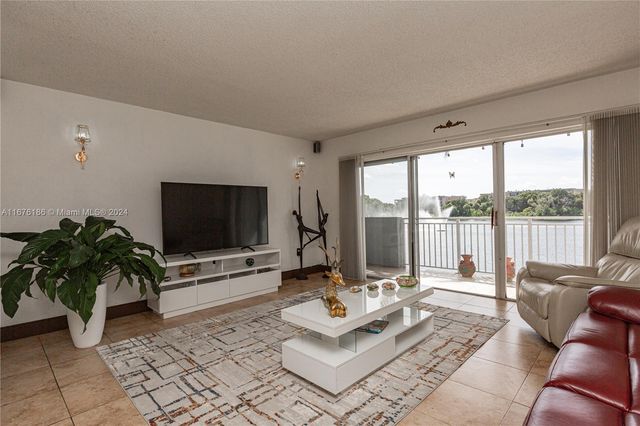 $285,000 | 9357 Fontainebleau Boulevard, Unit D207 | Fountainebleau