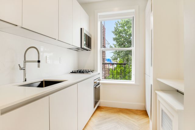 $3,300 | 182 Prospect Park West, Unit 11 | Park Slope