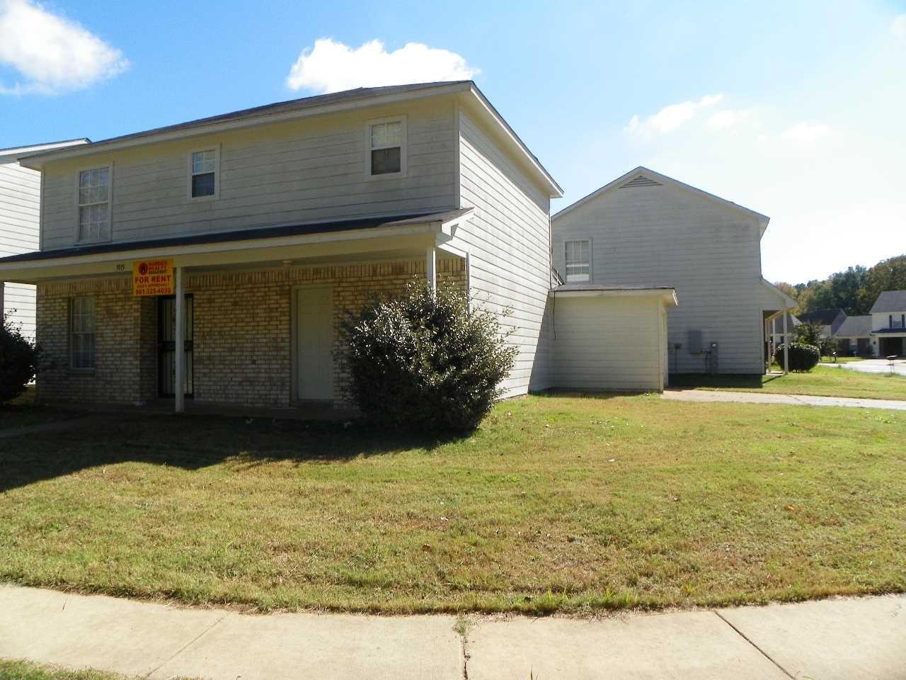 a front view of house with yard