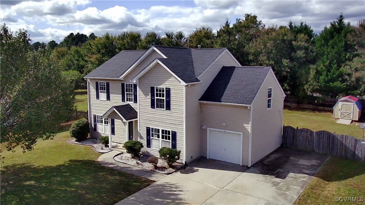 View of front of home featuring a front yard and a