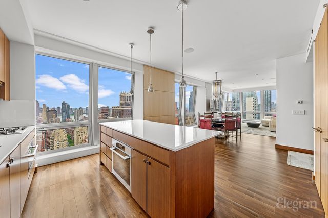 $2,800,000 | 400 5th Avenue, Unit 34A | Midtown South