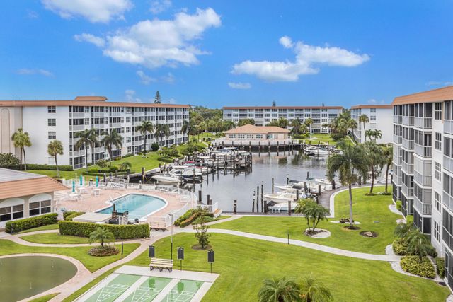 $539,900 | 901 Gardenia Drive, Unit 581 | Delray Beach