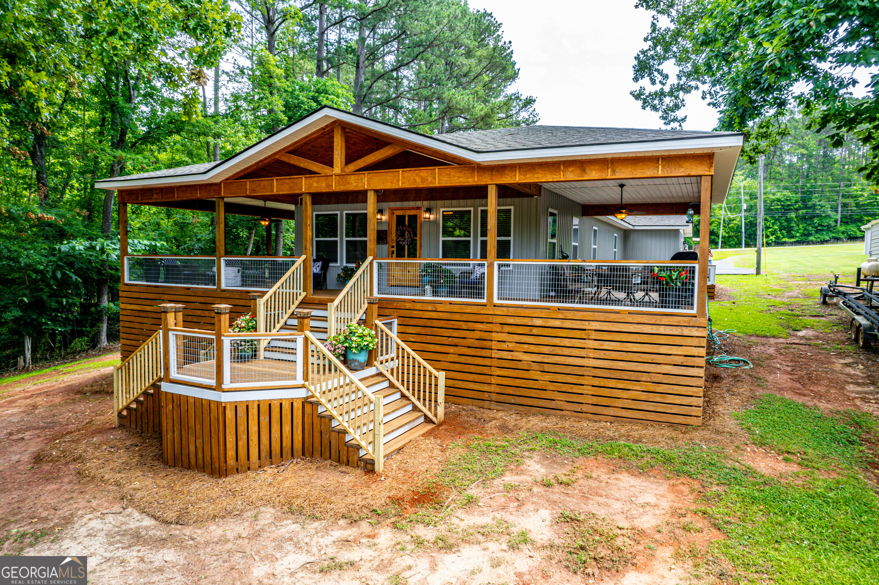 a view of a house with backyard and porch