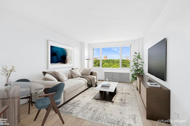 $995,000 | 1270 5th Avenue, Unit 12S | Upper Carnegie Hill