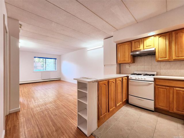 $2,300 | 149-11 Barclay Avenue, Unit 1 | Murray Hill - Flushing