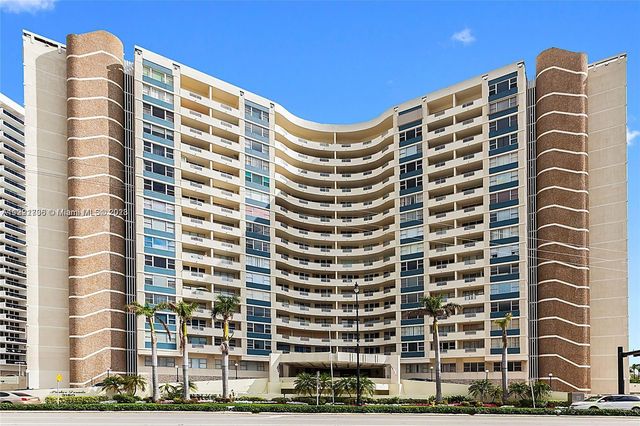 $305,000 | 3180 South Ocean Drive, Unit 1117 | Parker Dorado