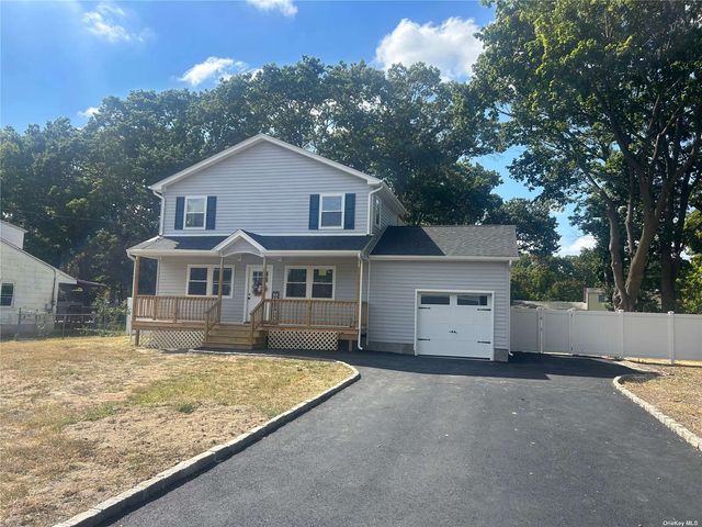 $849,999 | 1112 Oak Neck Road | West Islip