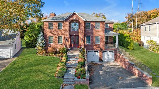 $2,199,000 | 10 Summit Lane | Manhasset Hills