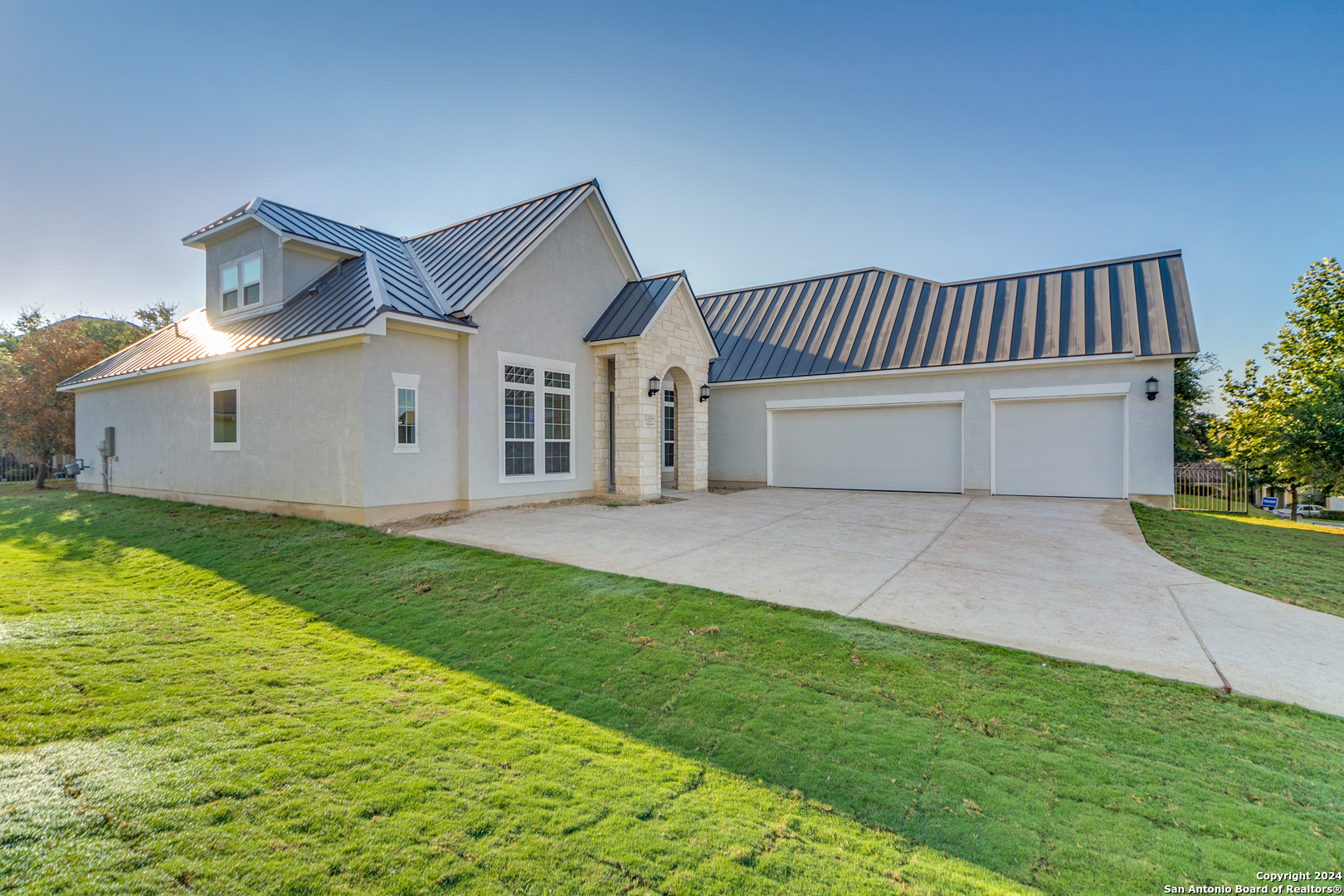 a front view of a house with garage