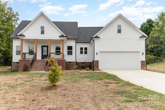 $475,000 | 113 Oakwood Drive