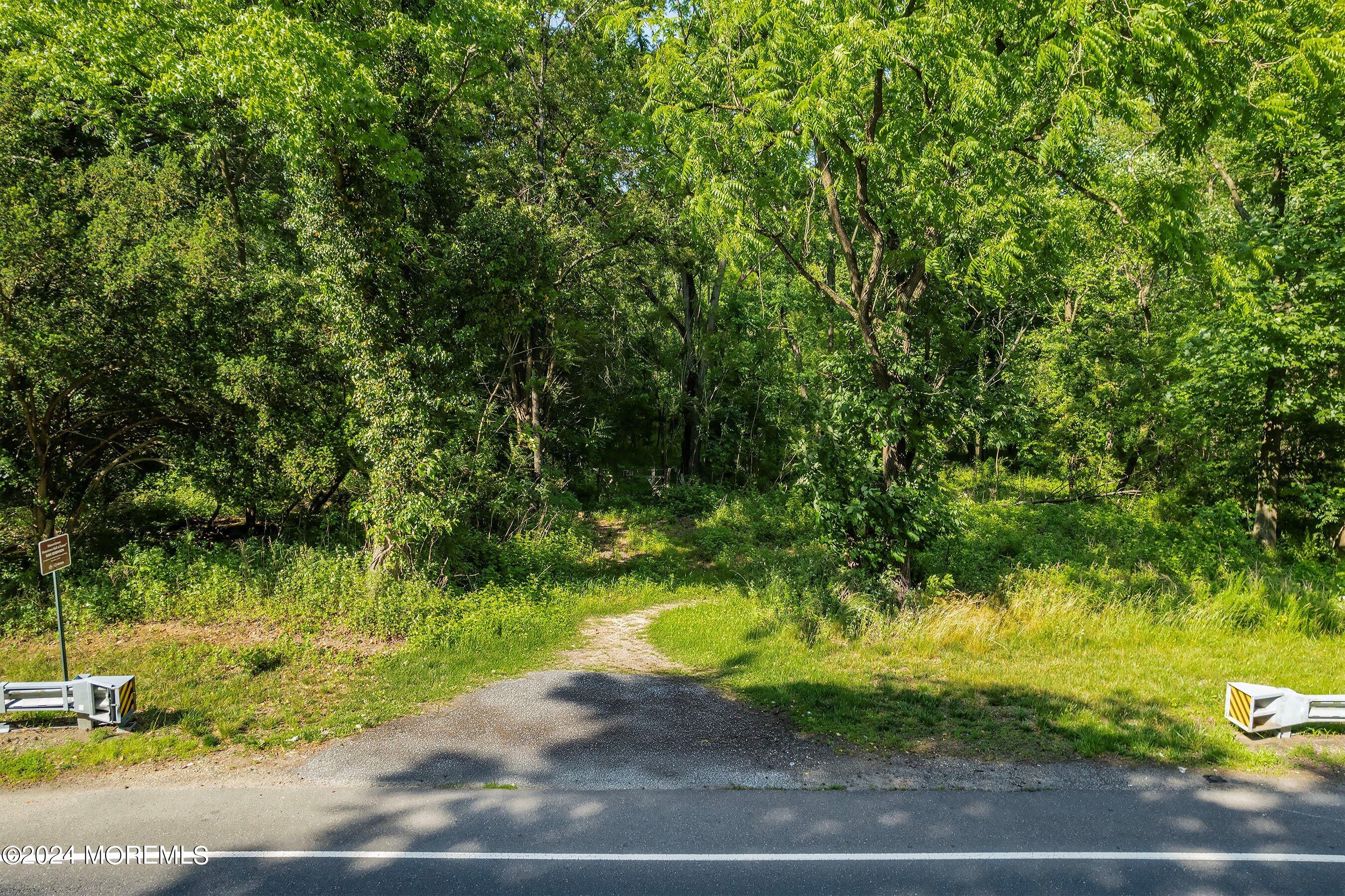 1-Driveway Entrance 1