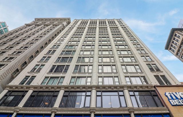 $2,500 | 8 West Monroe Street, Unit 1402 | The Loop