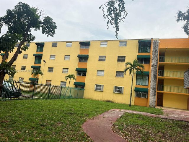 $205,000 | 606 West 81st Street, Unit 329 | Hialeah