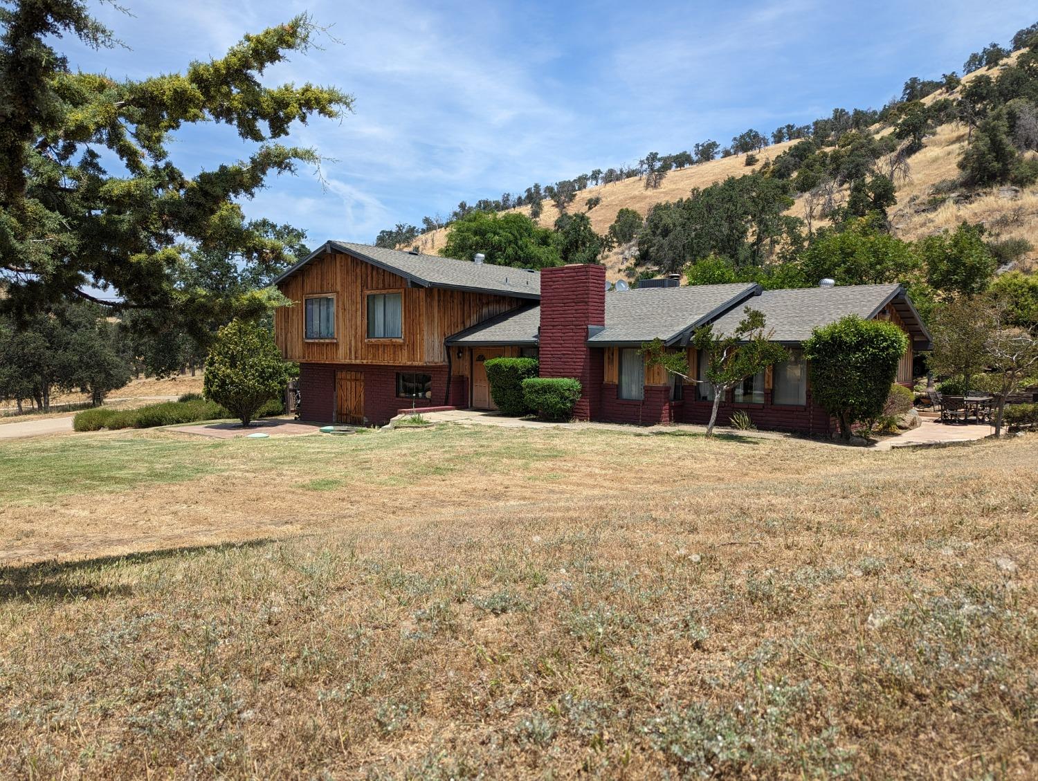 a view of house with a yard