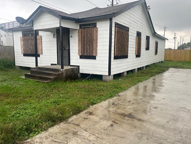 a view of house with backyard and garden