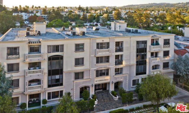 $5,200 | 107 North Swall Drive, Unit 203 | Beverly Center-Miracle Mile