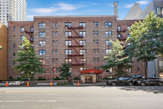 $499,999 | 1420 York Avenue, Unit 5H | Lenox Hill