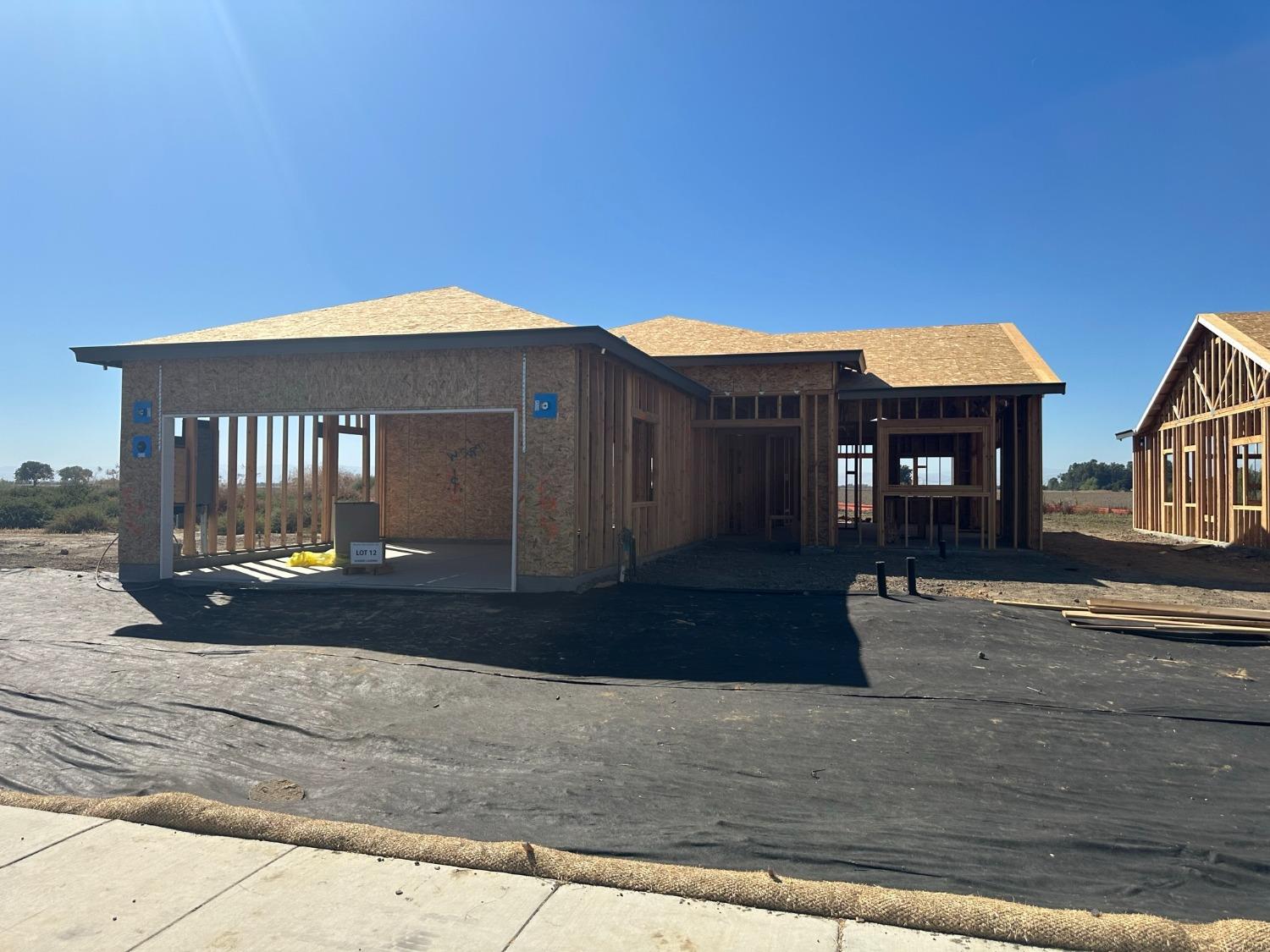 a front view of house with yard