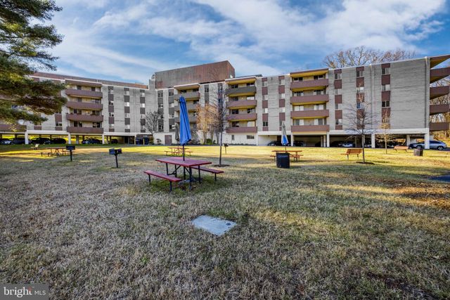 $330,000 | 7501 Democracy Boulevard, Unit B327 | Potomac