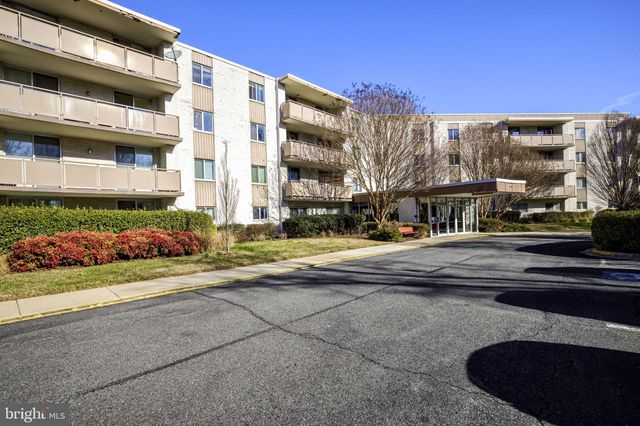 $330,000 | 7501 Democracy Boulevard, Unit B327 | Potomac