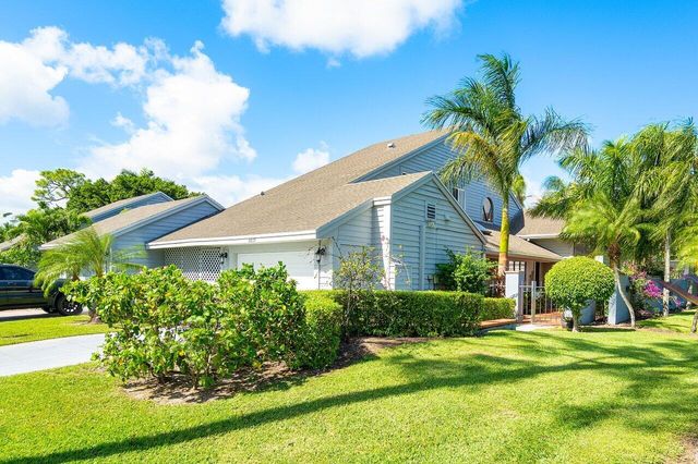 Palm Beach Gardens Waterfront Real Estate & Country Club Homes For Sale