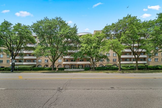 $375,000 | 6400 North Cicero Avenue, Unit 213 | Regal Court