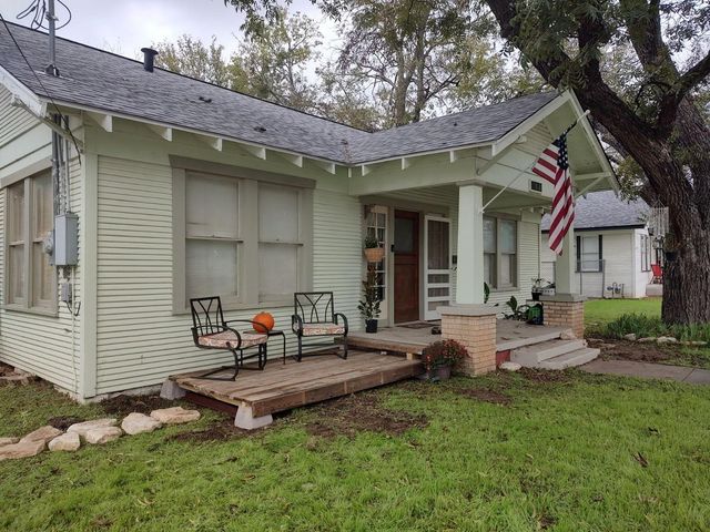 $1,800 | 204 East 1st Street | Lampasas