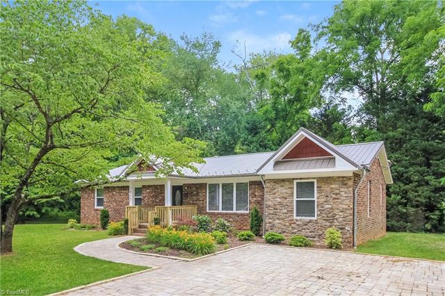 $2,125 | 2917 Wesleyan Lane | Reynolda