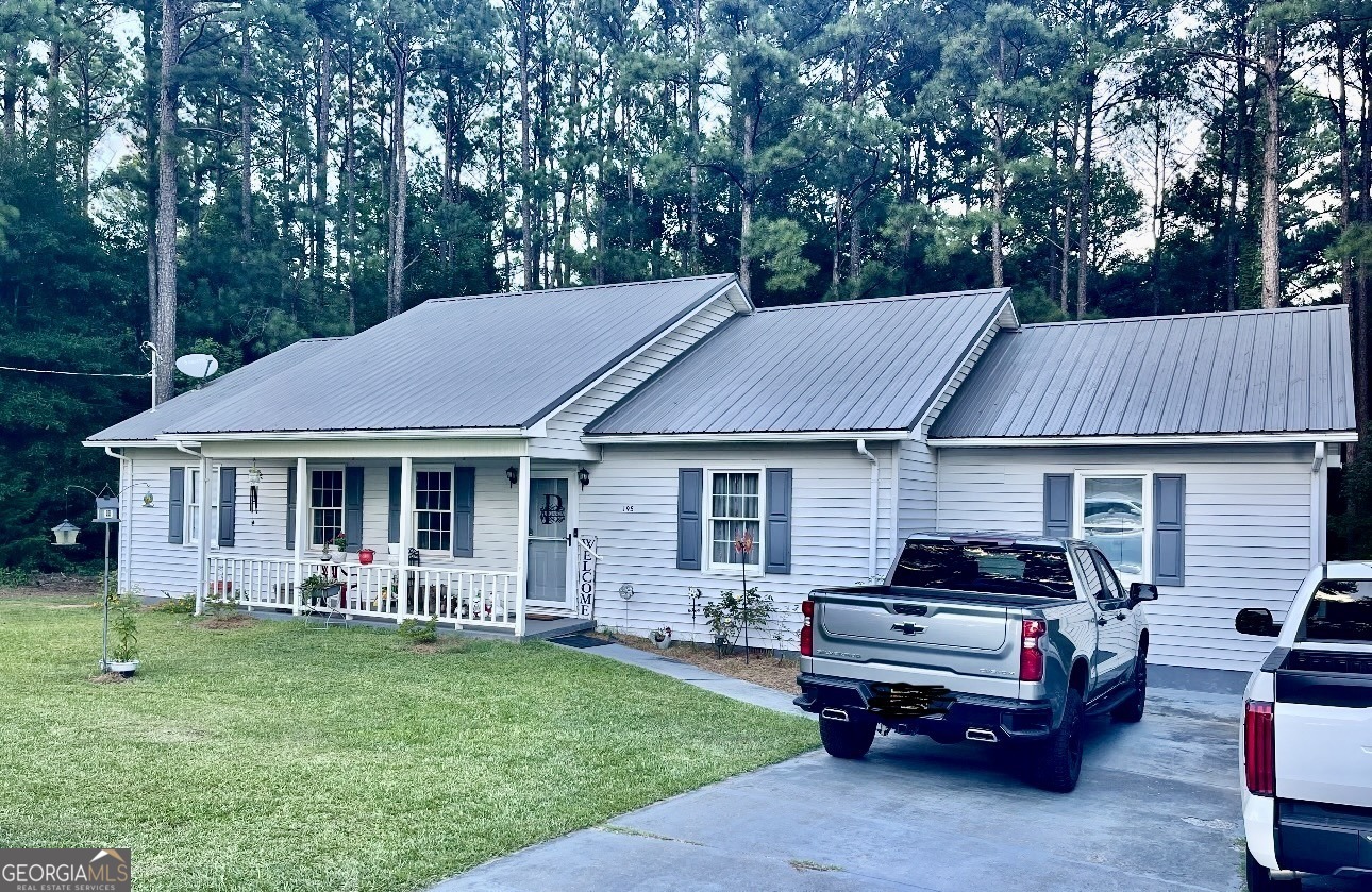 a view of a yard in front of house