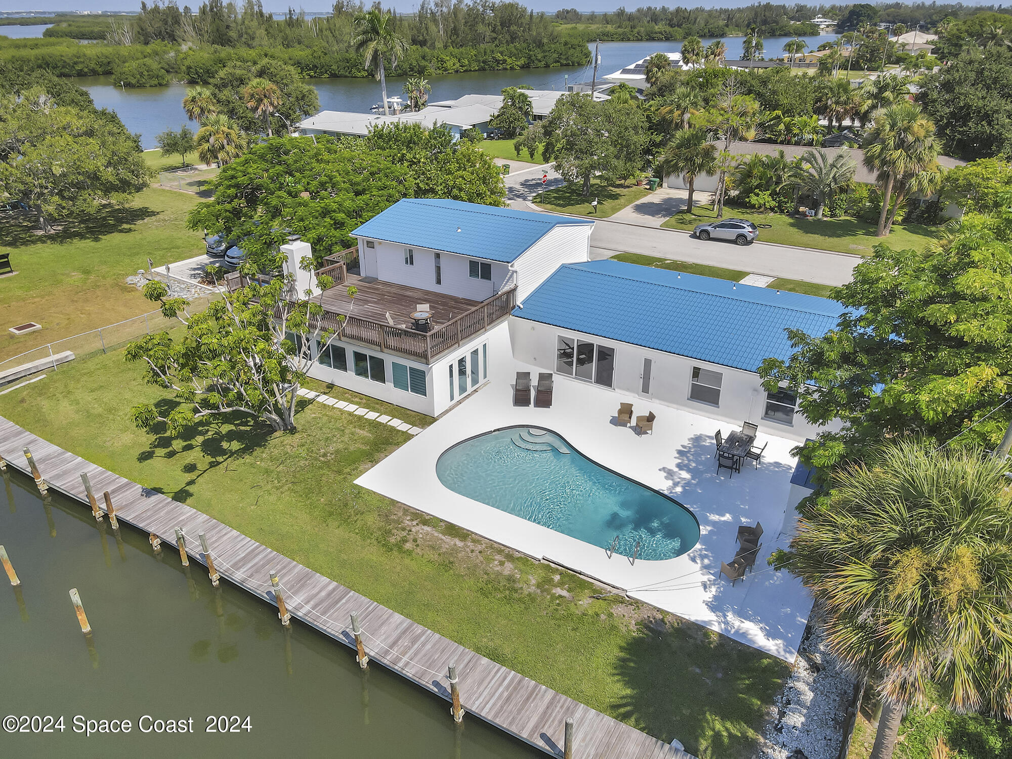 Paradise, River, Pool, Dock!