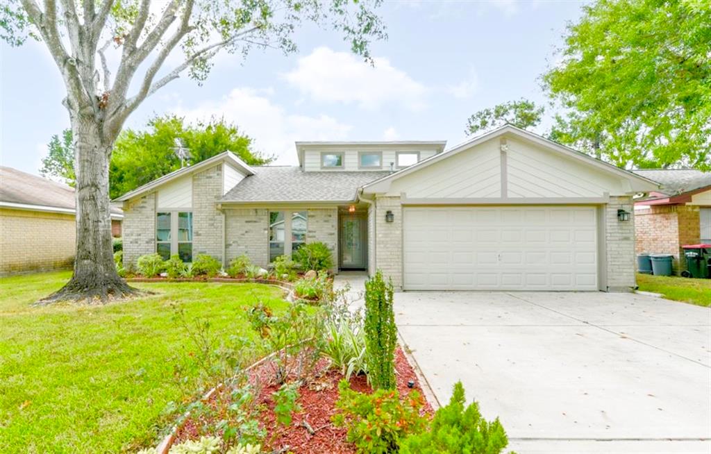 Gorgeous home with a large driveway!